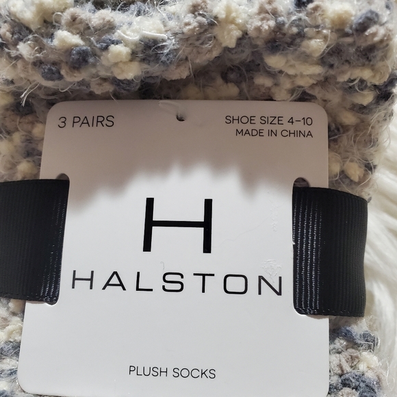 🦋5/$25 Halston plush socks - Picture 4 of 4